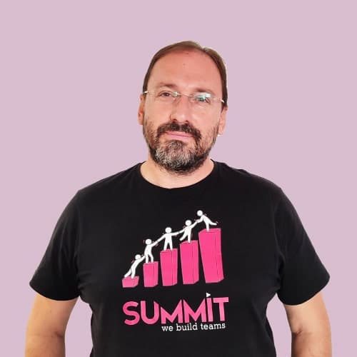 OUR TEAM_Aris-min.jpg